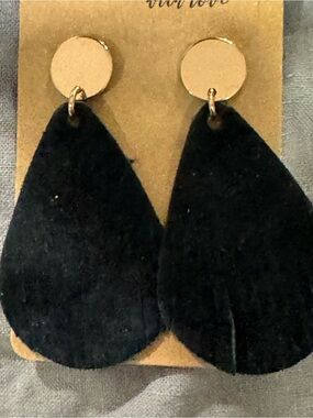 Gold & Black Teardrop Fringe Earrings